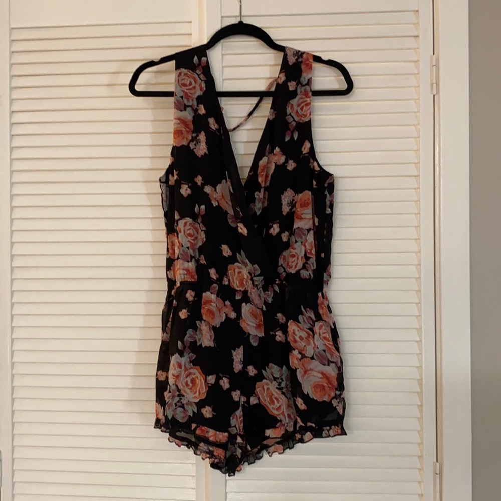 Floral romper with pockets